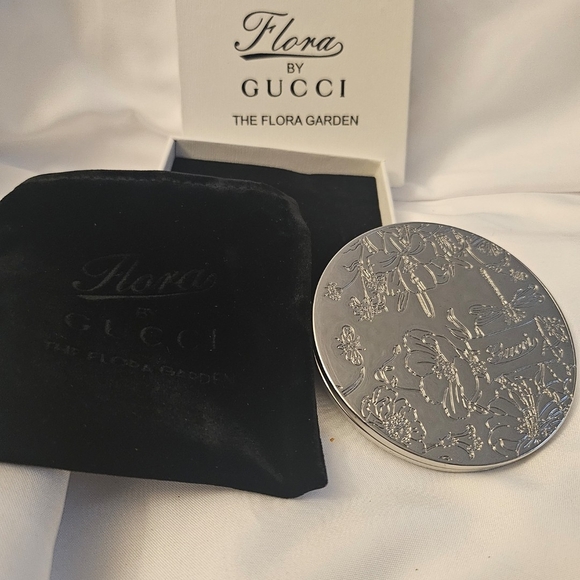 Gucci Silver Floral Dual Sided Compact Mirror - Picture 1 of 2